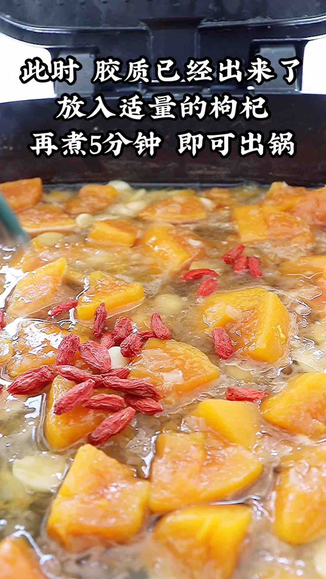 Papaya and Lotus Seed Golden Swallow Ear and White Fungus Soup recipe