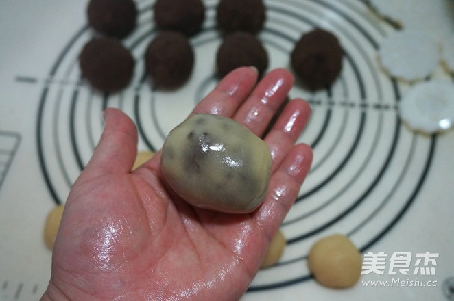 Cantonese Red Bean Paste and Egg Yolk Mooncake recipe