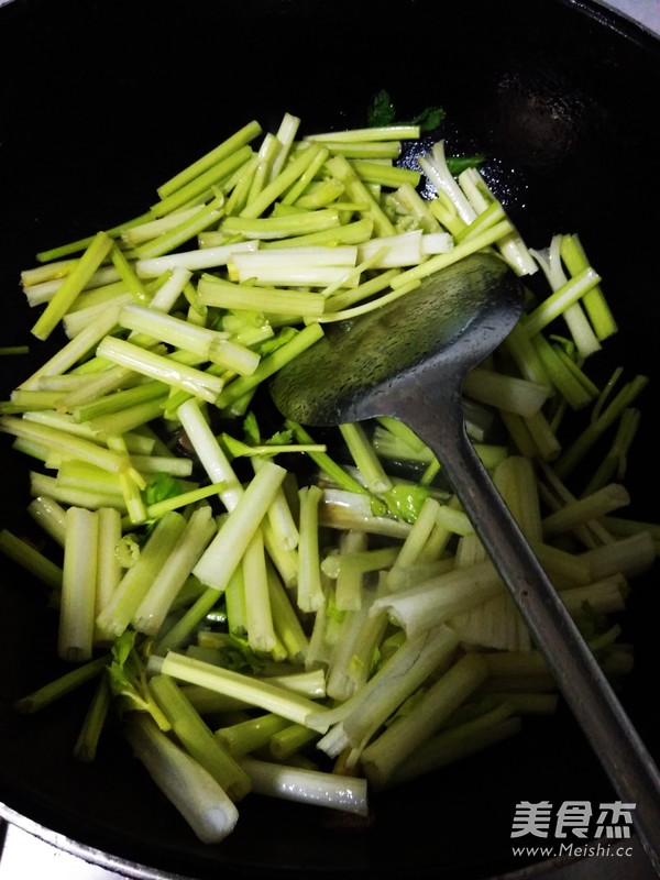 Stir-fried Shredded Beef with Celery recipe