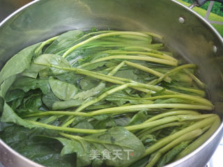 Spinach with Three Nuts recipe