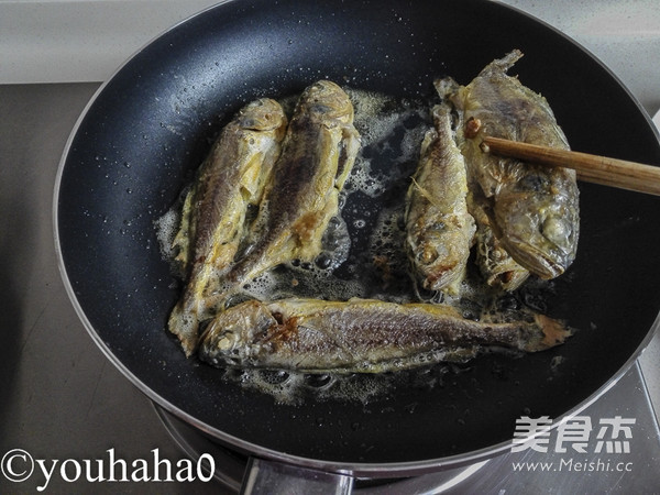 Fried Small Yellow Croaker recipe