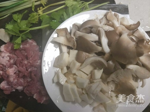 Yam Lean Pork and Fresh Mushroom Soup recipe