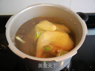 Stewed Hen with Boletus and Winter Bamboo Shoots recipe