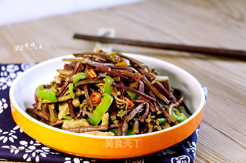 #trust之美# Stir-fried Bracken with Shredded Pork recipe