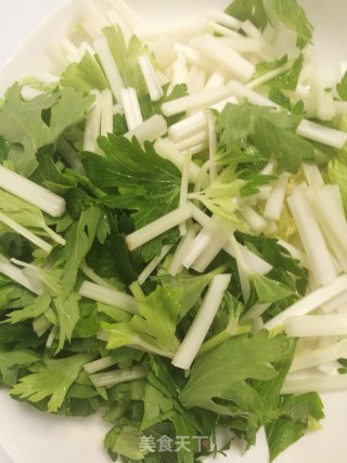 Spicy Beef Shredded Celery recipe