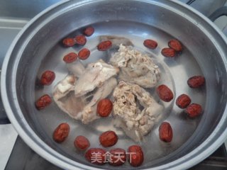 Duck Bone Soup with White Radish and Red Dates recipe