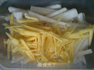 A Must-have for Summer Cold Dishes-pickled Pepper and Shredded Carrot recipe