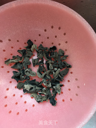 Scrambled Eggs with Chives and Fungus recipe