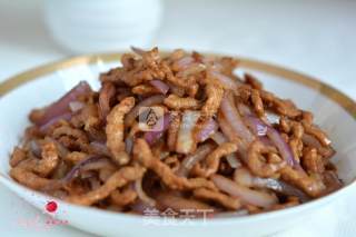 Stir-fried Onion with Shredded Pork recipe