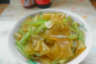 Celery Tossed with Vermicelli recipe