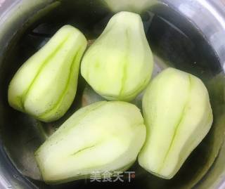 Sausage Stir-fried Chayote recipe