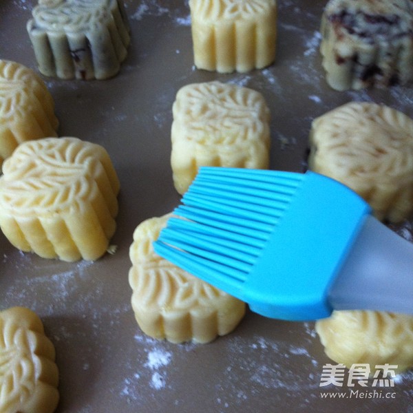 Cantonese Creamy Coconut Mooncake recipe