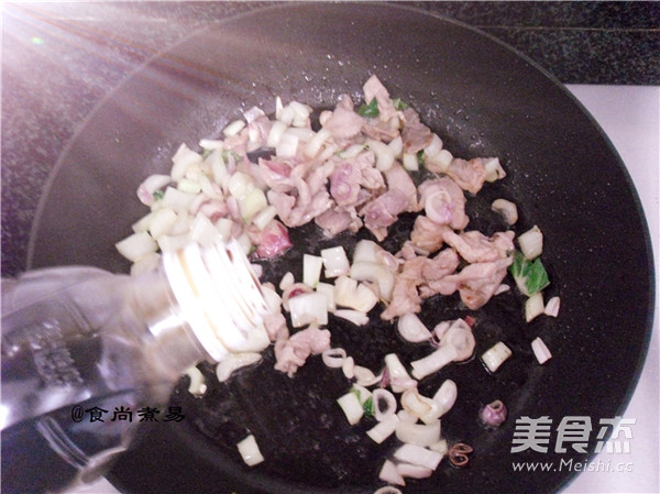 Stir-fried Udon Noodles with Lean Meat and Oyster Sauce recipe