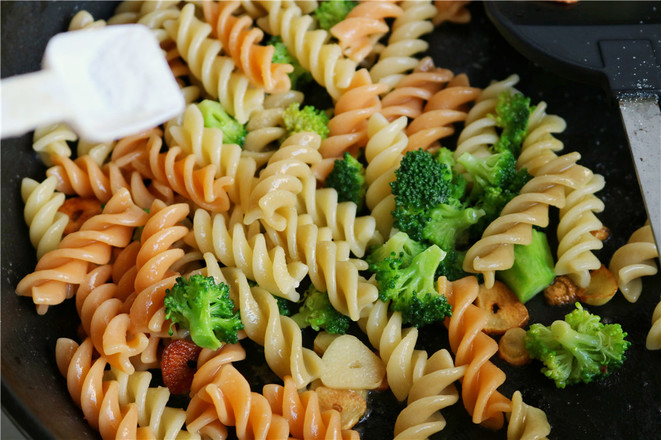 Spaghetti with Broccoli Sausage recipe