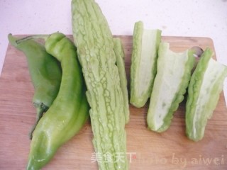 Bitter Gourd with Pepper Sauce recipe