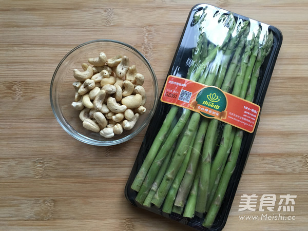 Asparagus Mixed with Cashew Nuts recipe