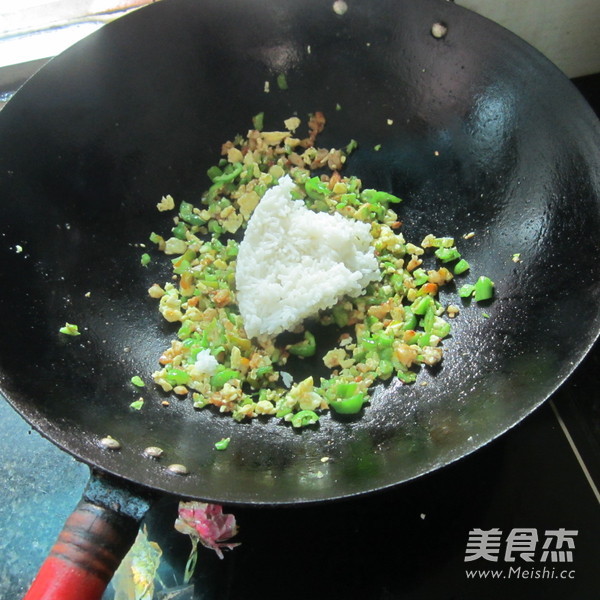 Fried Rice with Chili Oil Residue recipe