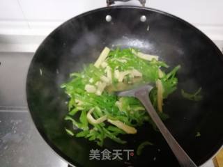 Stir-fried Yuba with Green Pepper recipe