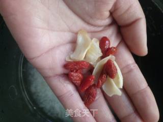 Chinese Wolfberry, White Fungus and Lily Soup recipe