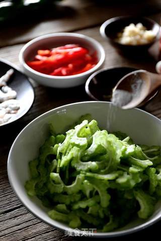 Chopped Pepper and Bitter Gourd Mixed with Shrimp recipe