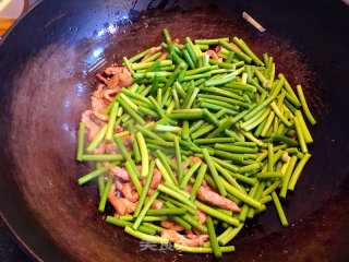 Stir-fried Pork with Garlic Moss recipe