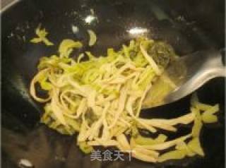 Daylily Fish Bone Sauerkraut Soup recipe