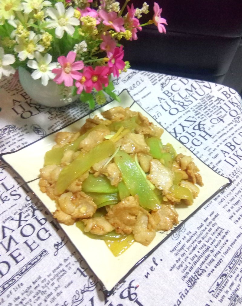 Stir-fried Pork with Lettuce recipe