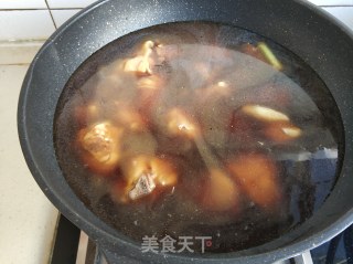 Braised Chicken Drumsticks with Agaricus and Tea Tree Mushroom recipe