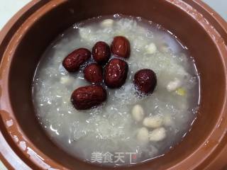 Peanuts, Red Dates and Tremella Soup recipe