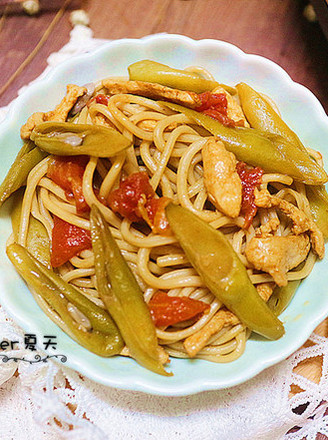 Braised Noodles with Tomato and Beans recipe