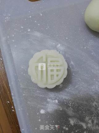 #新良第一节婚纱大赛# Snowy White Bean Paste Moon Cakes recipe