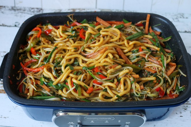 Stir-fried Udon Noodles with Chopped Pepper recipe
