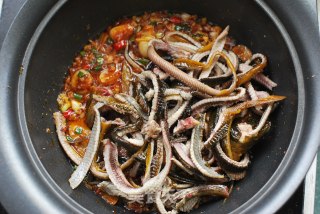 A Little Trick to Make A Mellow and Delicious "hot and Sour Taste"-home Cooking [eel Vermicelli Pot] recipe