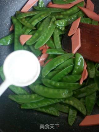 Fried Sausage with Snow Peas recipe