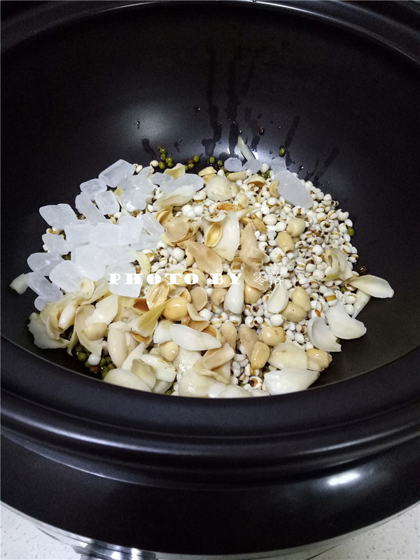 Mung Bean Coix Seed Lily Soup recipe