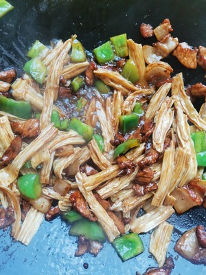 Fried Pork with Green Pepper and Yuba recipe