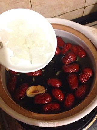 Black Fungus and Red Date Tea recipe