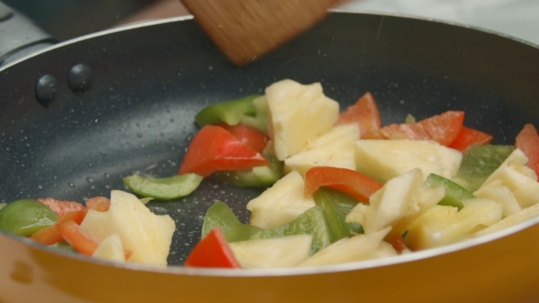 Stir-fried Snail Noodles with Pineapple (only 5 Steps) recipe