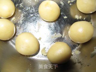 Cantonese-style Lotus Seed Paste Moon Cake recipe