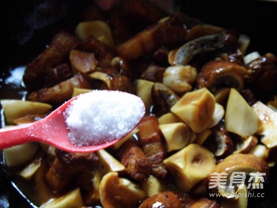 Stewed Pork with Matsutake recipe