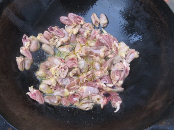 Stir-fried Chicken Hearts with Hot Peppers recipe