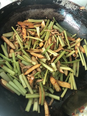 Celery Shredded Pork Sauteed Dry recipe