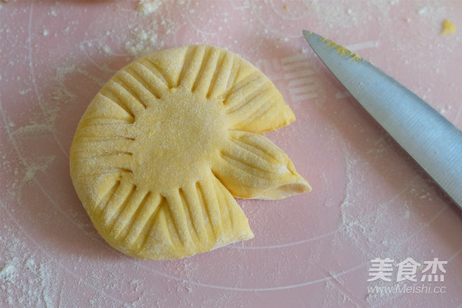 Pumpkin Flower Buns recipe