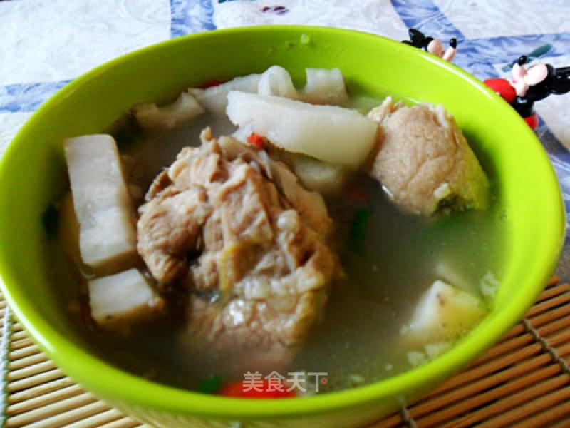 Lotus Root and Yam Pork Bone Soup recipe