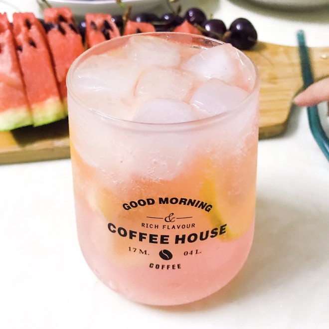 Be Sure to Try this Summer Drink: If You Have A Crush on Peach Blossom Spring, You Will Love It recipe