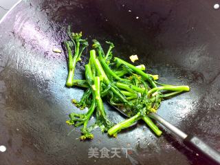 Stir-fried Choy Sum with Oyster Sauce recipe