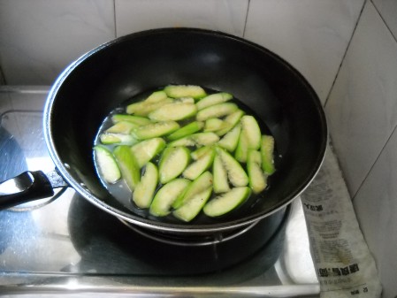 Loofah and Sea Rice Preserved Egg Soup recipe