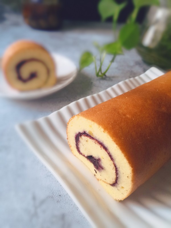 Blueberry Mud Cake Roll recipe