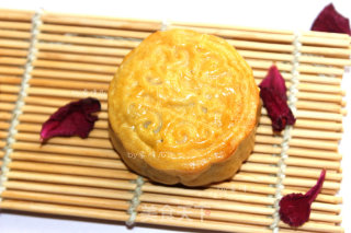 Homemade Bean Paste and Egg Yolk Mooncakes recipe