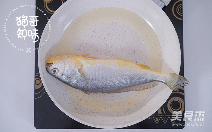 Braised Small Yellow Croaker in Soy Sauce recipe